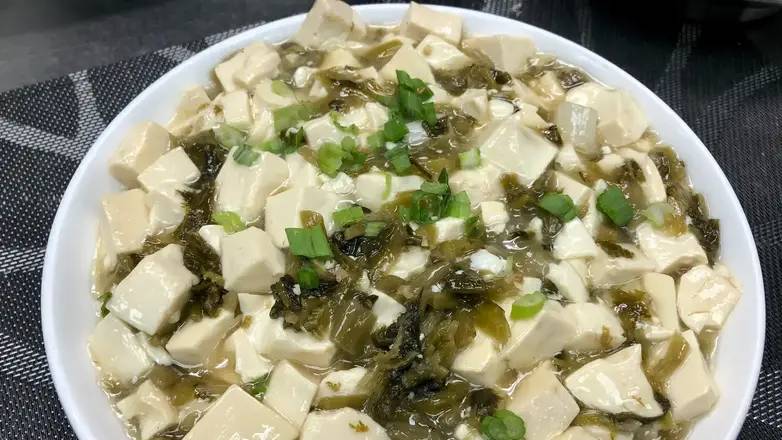 253. Braised Tofu with Preserved Vegetable and Green Soy Bean 雪菜毛豆燒豆腐