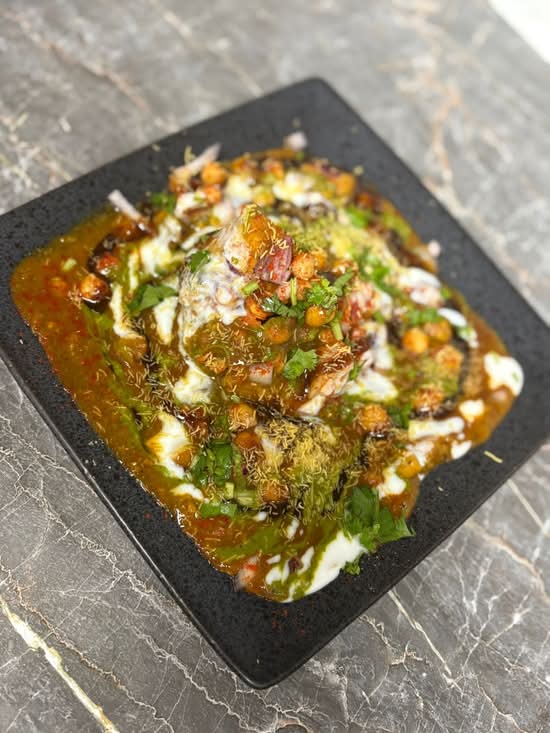 Samosa Chaat (2 samosas)