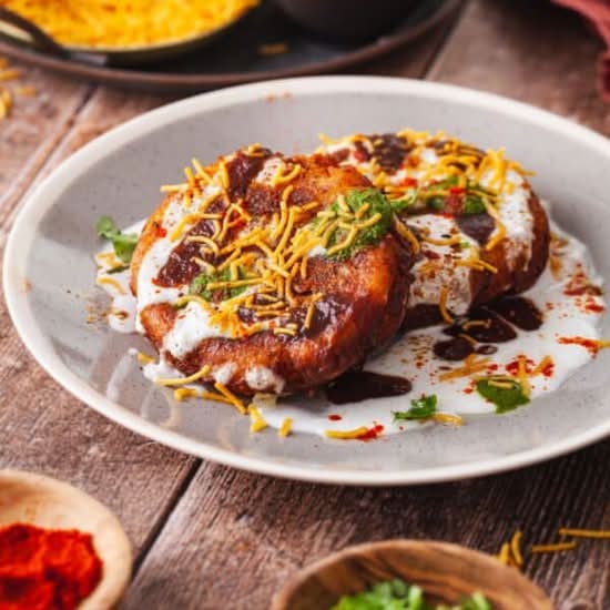 Aloo Tikki Chaat (2 pcs) / Aloo Tikki Chaat (2 pièces)
