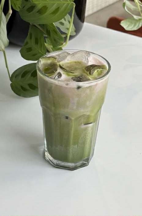 Matcha glacé à la fraise