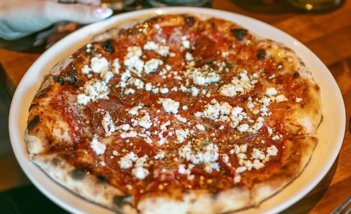 Pidzz chèvre & miel épicé / Goat Cheese & Hot Honey Pidzz