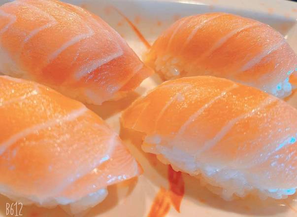 Salmon Sushi (1 pc)