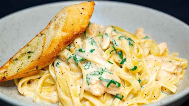 Fresh Fettuccine Alfredo