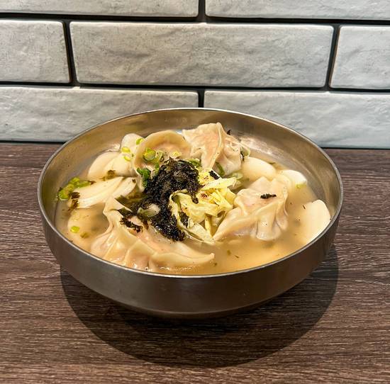 Pork Dumpling and Rice Cake Soup