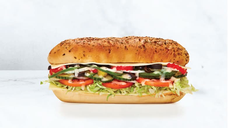 Small Veggie & Cheese Sub / Petit sandwich végétarien au fromage