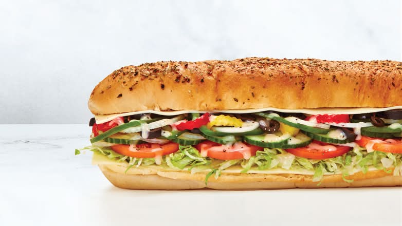 Large Veggie & Cheese Sub / Grand sandwich végétarien et fromage