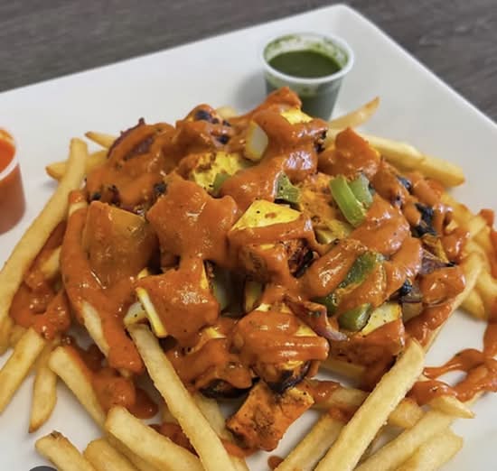 Butter chicken poutine
