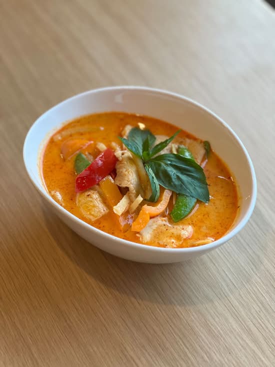 E2- Red curry