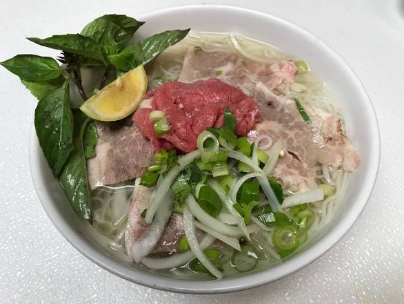 14- Phở Rare & Well Done Brisket - Phở Tái Nam (Bowl)