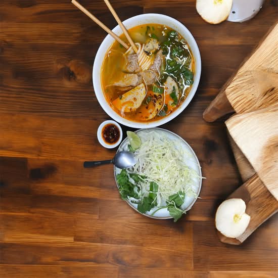 P30: Hue's Style with noodle in soup