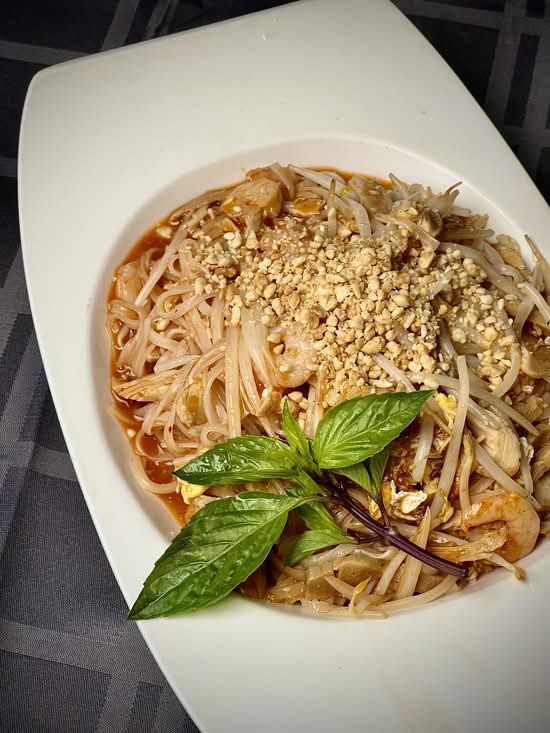 1516. Pad  Thai w/ Chicken & Shrimp