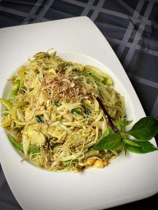1515. Singapore Fried  Noodle