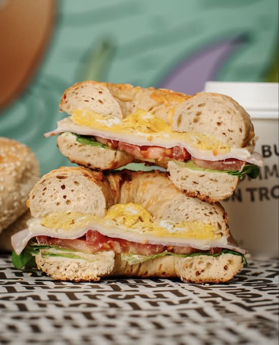 Bagel œuf et fromage deluxe / Egg and cheese deluxe