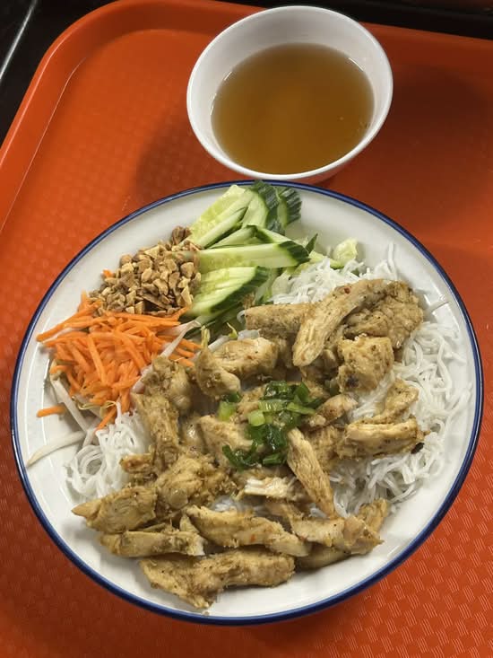 K1. Saute Chicken Vermicelli Noodle (Bún gà)_Gluten Free