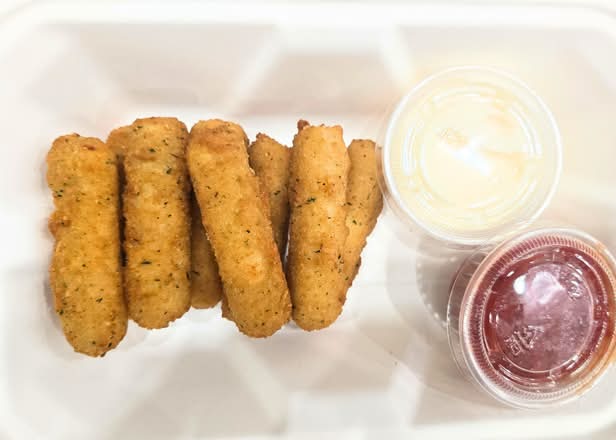 Mozzarella Sticks (8 pcs)