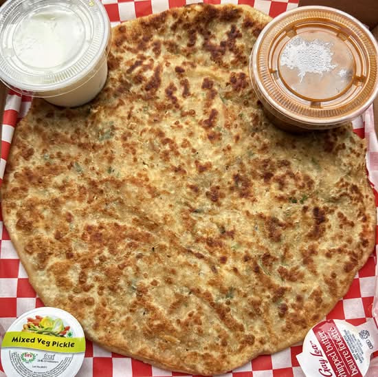 Luckhnavi Andaaz-Aloo, Gobi, Paneer, Pyaaz Parantha
