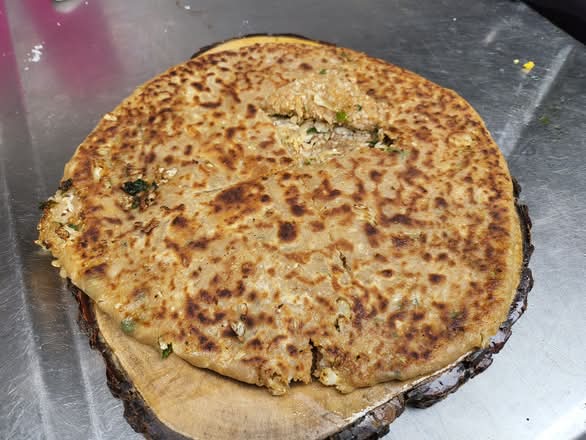 Ⓥ Luckhnavi Parantha-(Aloo, Gobi, Paneer, Pyaaz)