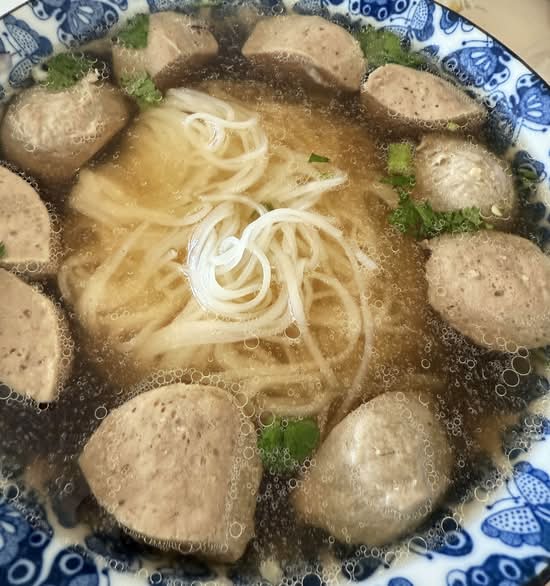 4. Rice Noodles with Beef Ball (Pho bo vin) (Large)