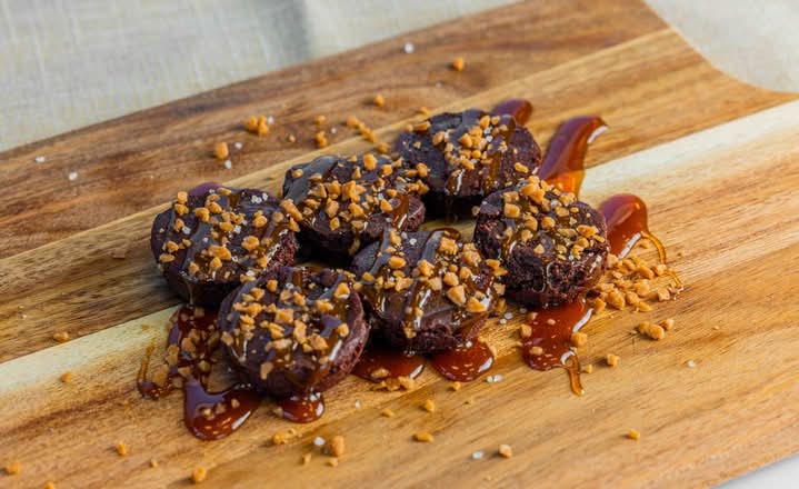 Bouchées Brownies Caramel Salé (6 mcx) / Salted Caramel Brownie Bites (6 pcs)