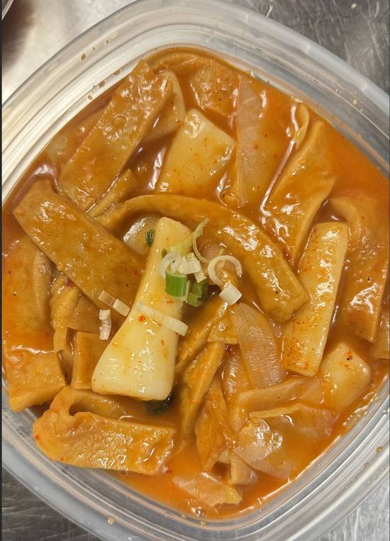 Tteokbokki (spicy rice cakes)