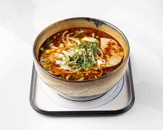 33. Bún Bò Huế/Hue style beef:beef shank muscle,sausage and blood pudding with vermicelli noodle soup
