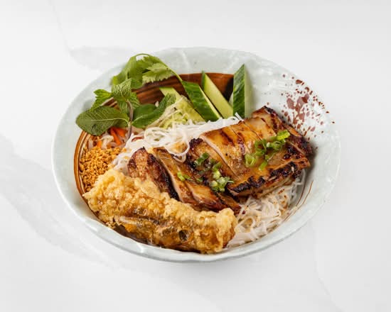 25. Bún Gà Nướng Chả Giò/Grilled chicken,spring roll with vermicelli noodle