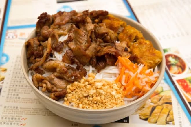 15 BBQ Pork and Spring Roll with Vermicelli