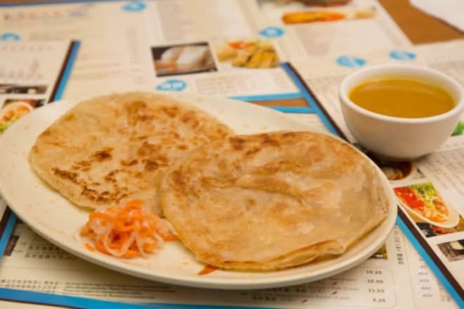 94 Roti with Malaysian Curry Sauce (2 pcs)