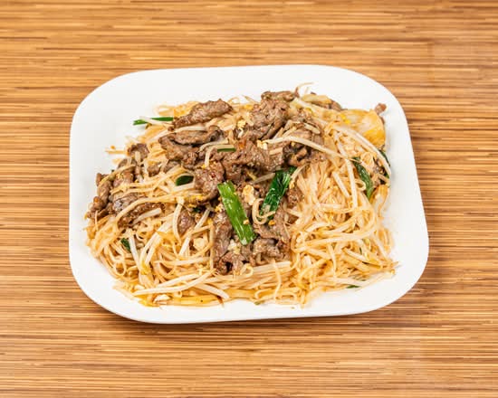 78 Stir-Fried Rice Noodles with Spicy Beef