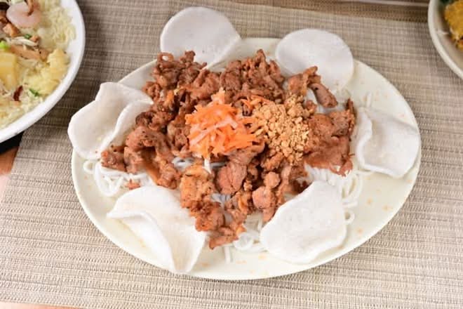 9 Shrimp Cracker with Pork Meat and Vermicelli (6 pcs)