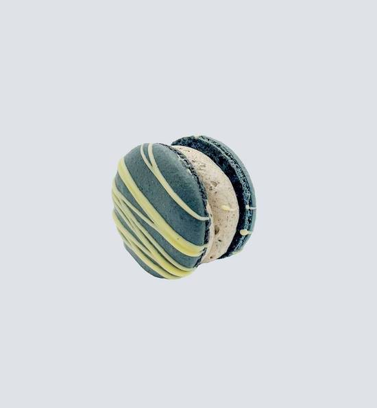 Cookies & cream macaron