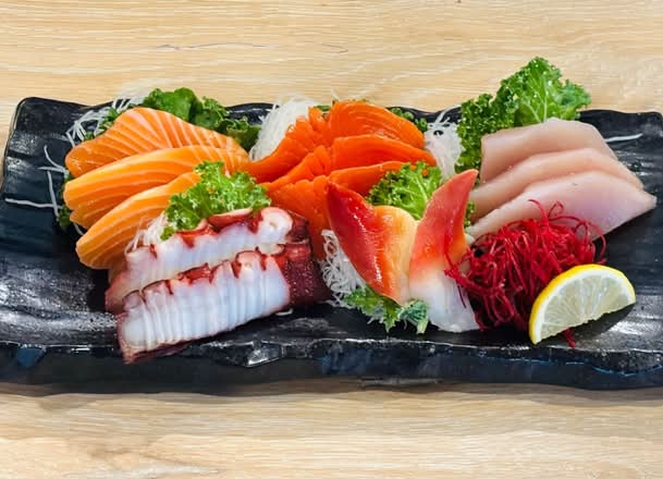 Assorted Sashimi (13 Pcs)