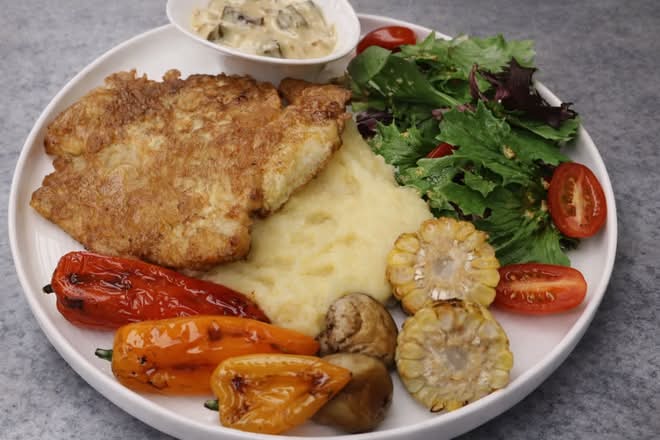 Boneless Pork Chop with Mashed Potatoes