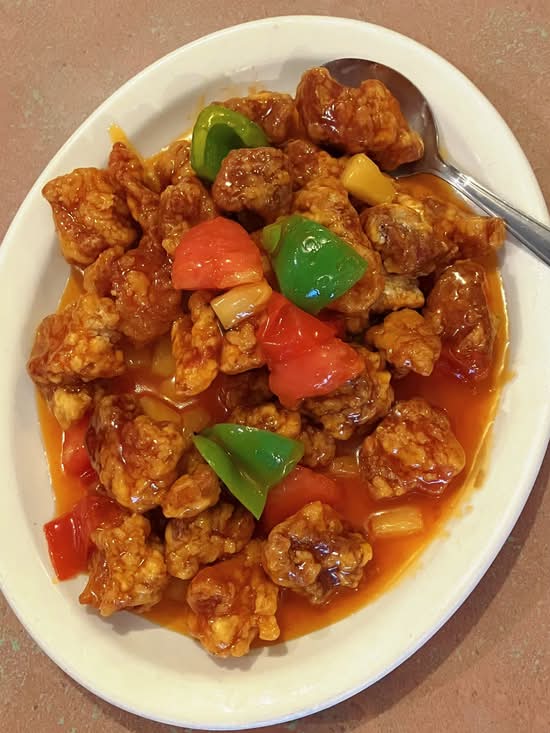 Porc avec sauce aigre-douce / Pork with Sweet and Sour Sauce 咕噜肉