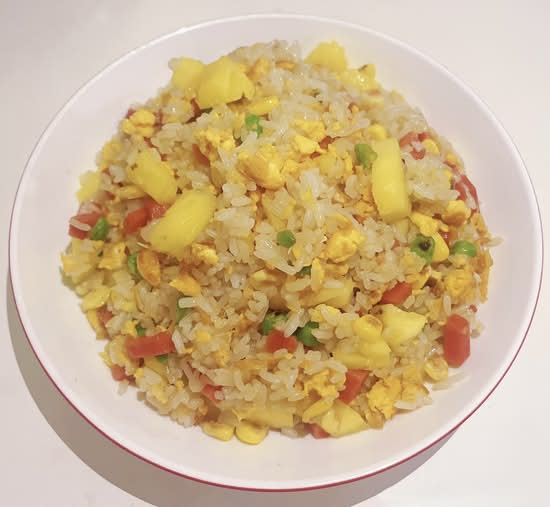 Riz frit aux légumes et à l’ananas / Pineapple Vegetable Fried Rice 菠萝+蔬菜+蛋+炒饭