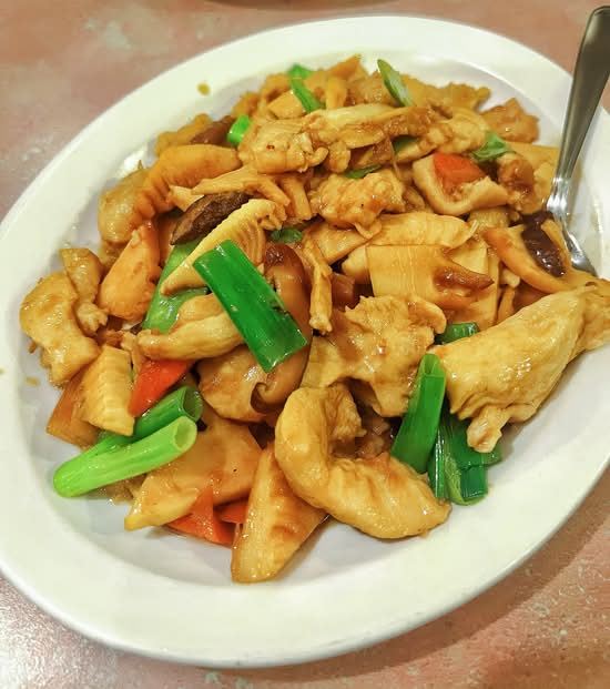 Poulet sauté aux pousses de bambou / Stir-fried Chicken with Bamboo Shoots  笋尖炒鸡片