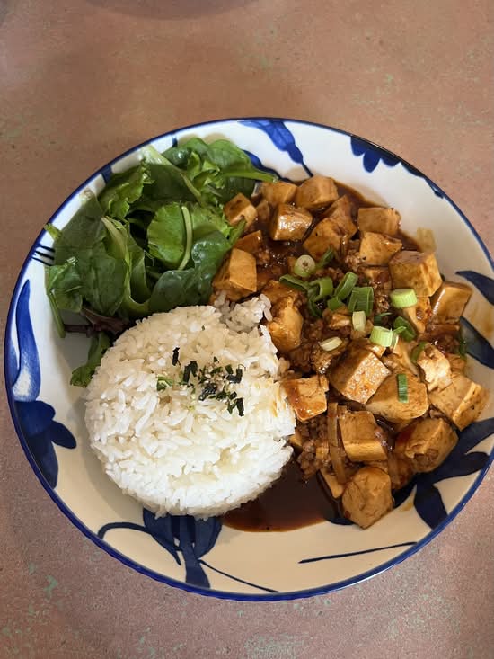 COMBO: Boisson + Riz au tofu Mapo et légumes / Drink + Mapo Tofu with Rice and Vegetables 饮料+麻婆豆腐饭+蔬菜 小份
