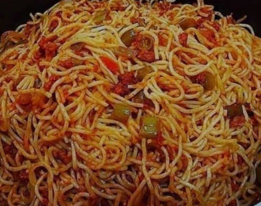 Makaroni – Pasta with tomato and meat sauce