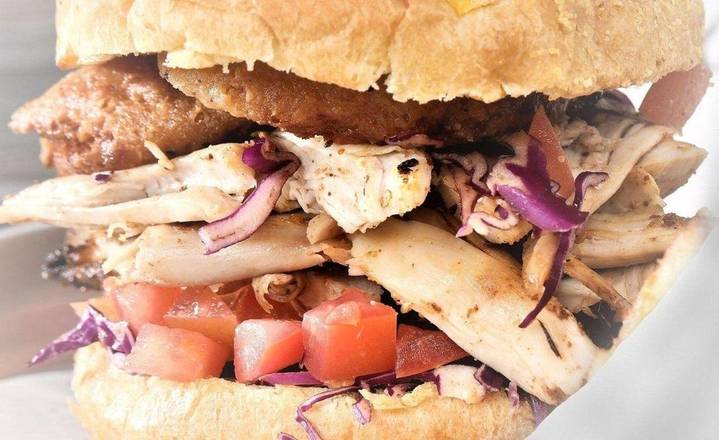 PULLED CHICKEN SANDWICH