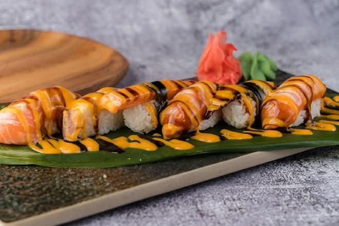 Hot Fire Torched Crab Sushi (2pcs)