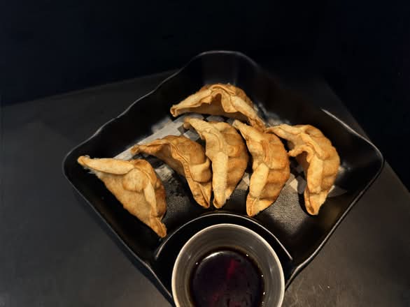 Deep-Fried Vegetable Gyozas (6 pcs)