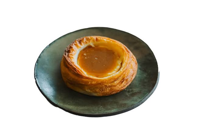 Salted caramel cheesecake croissant