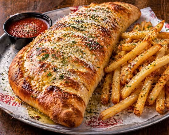 🔥🥟 Calzone Steakhouse Deluxe – Ricotta & Mozzarella Fondante et frites