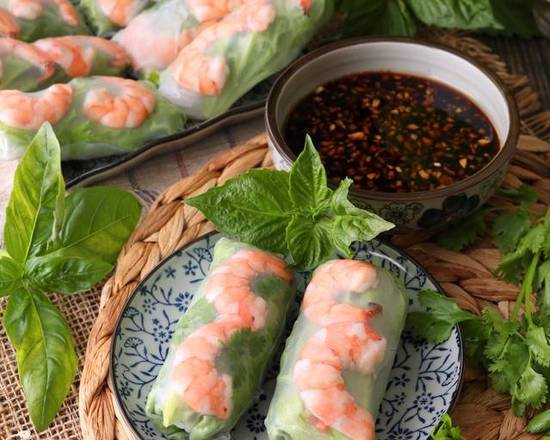 03. Fresh Salad Rolls (2 rolls)