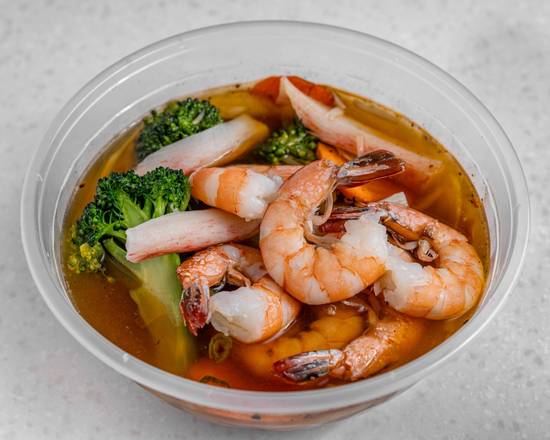 Seafood Noodles Soup (Shrimp, Crab Meat, Fish, Bak Choi, and Bean Sprout) (海鲜汤)