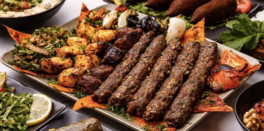 Assiette Mixte: Kabab, Poulet et Filet Mignon / Mixed Plate: Kabab, Chicken and Filet Mignon