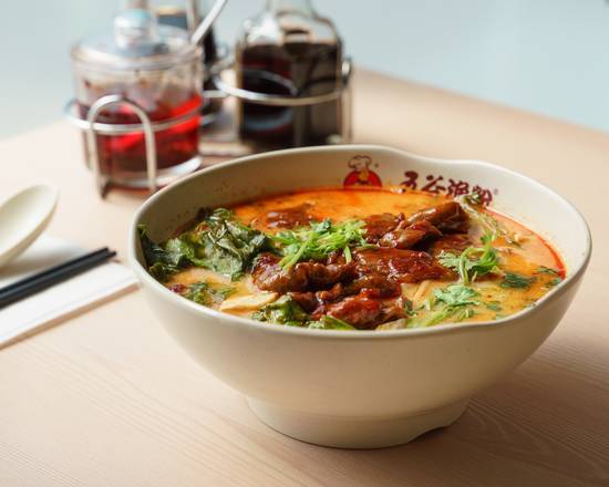 Grains Rice Noodle with Stir Fried Beef