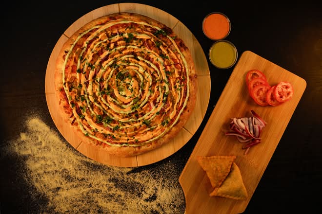 Samosa Chat Pizza