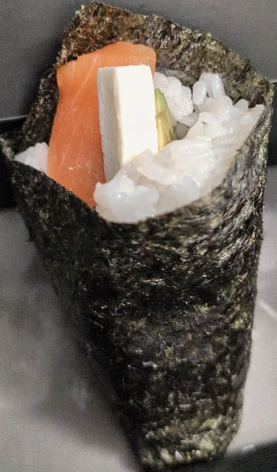 Cream Cheese Hand Roll (1pcs)