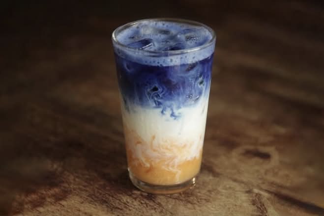 Iced Peach Blue Matcha